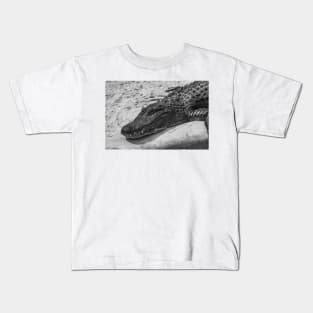 Relaxing Alligator black and white Kids T-Shirt